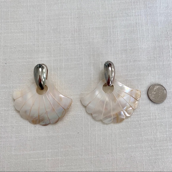 Authentic mother of pearl vintage dangle earrings from the 70s. Great condition. - Picture 2 of 5